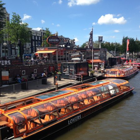 Как выбрать круиз по каналам в Амстердаме?