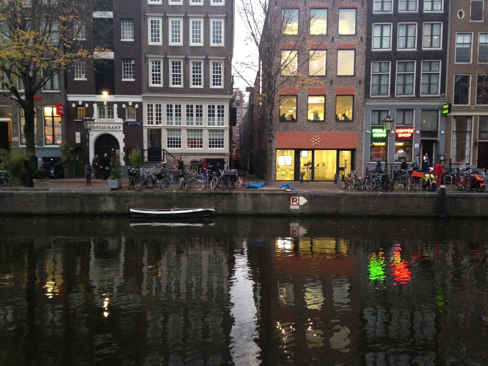 Amsterdam sights. Амстердам столица амстердам столица. Амстердам плавучий цвеиочный ранок. Амстердам недорого. Амстердам недорого.