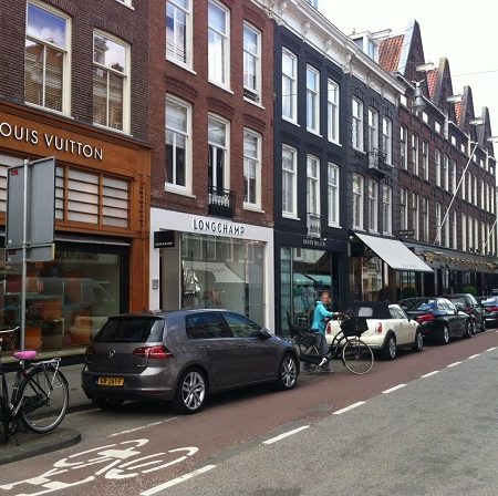 Шопинговая улица PC Hooftstraat в Амстердаме