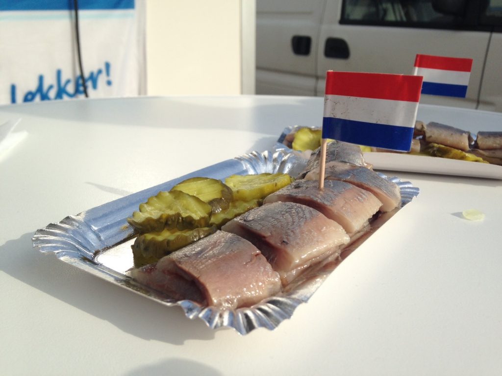 Павильоны, рыбные ларьки с селедкой в Амстердаме: где попробовать селедку?