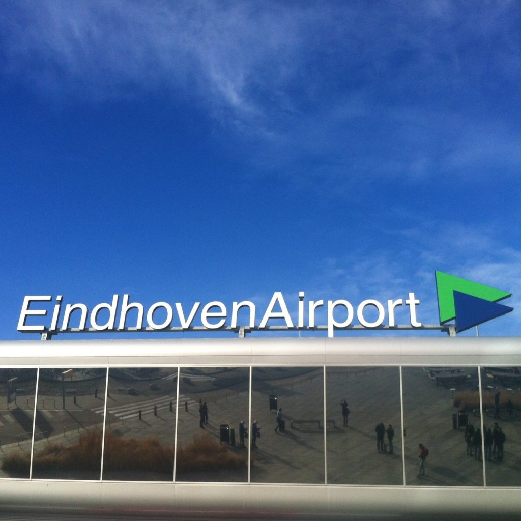 Как добраться из аэропорта Эйндховена до Амстердама?