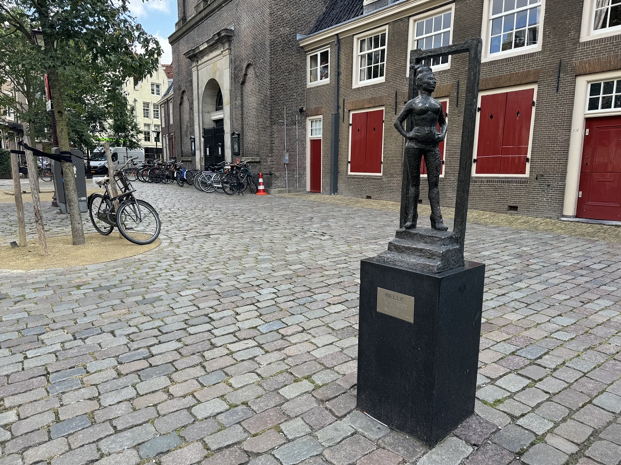 Памятник проститутке Belle, квартал красных фонарей Амстердам
