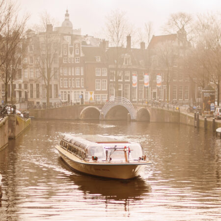 Вечерний круиз по каналам Амстердама