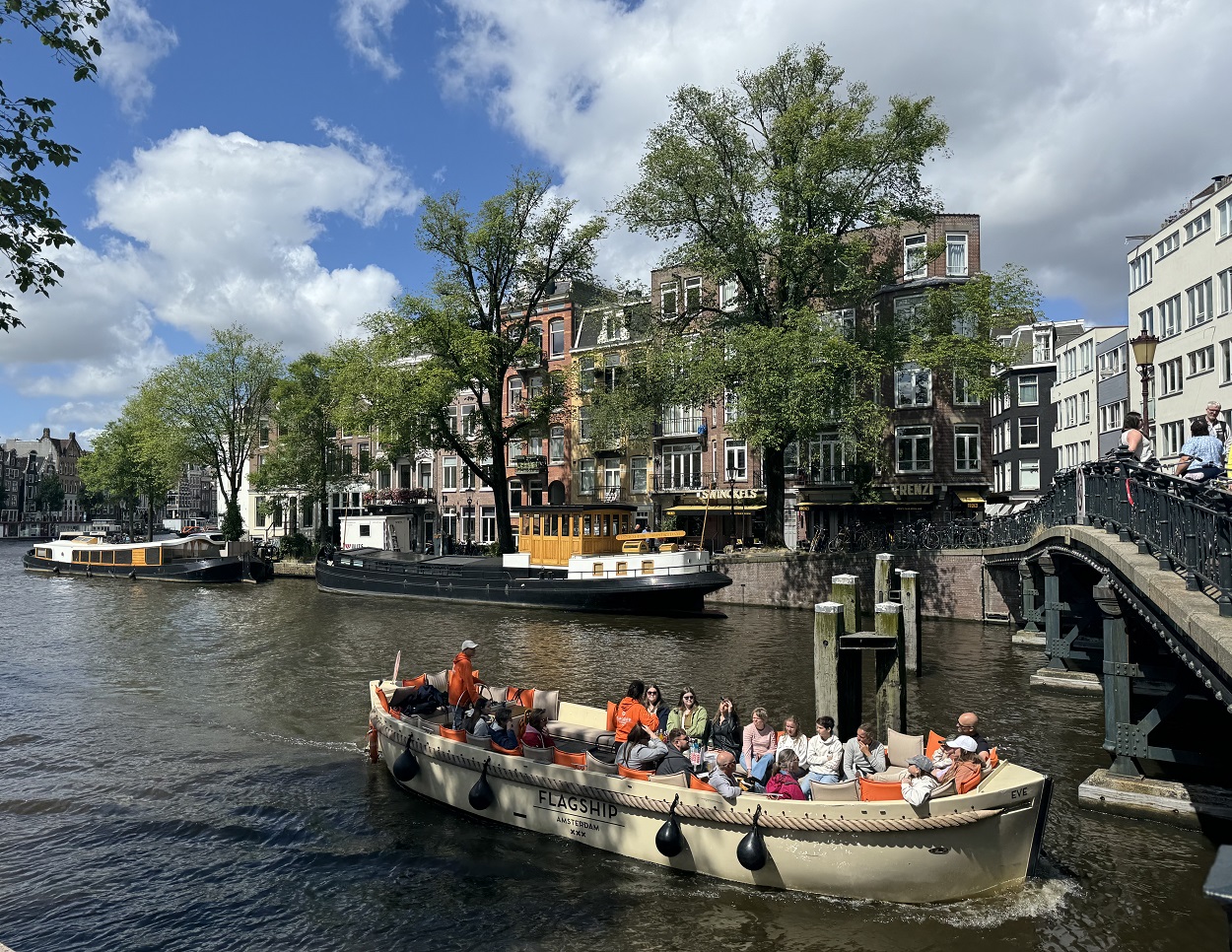 Амстердам по каналам в лодке