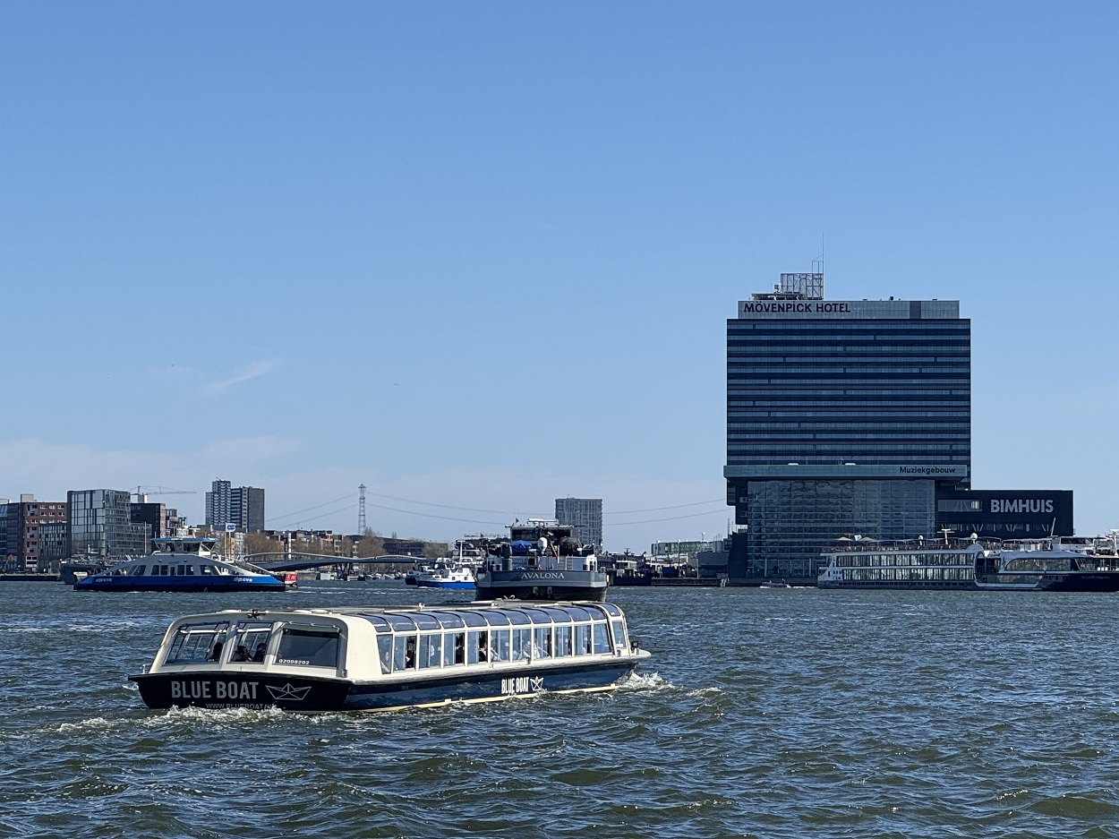 Отель Movenpick с видом на SAIL Amsterdam