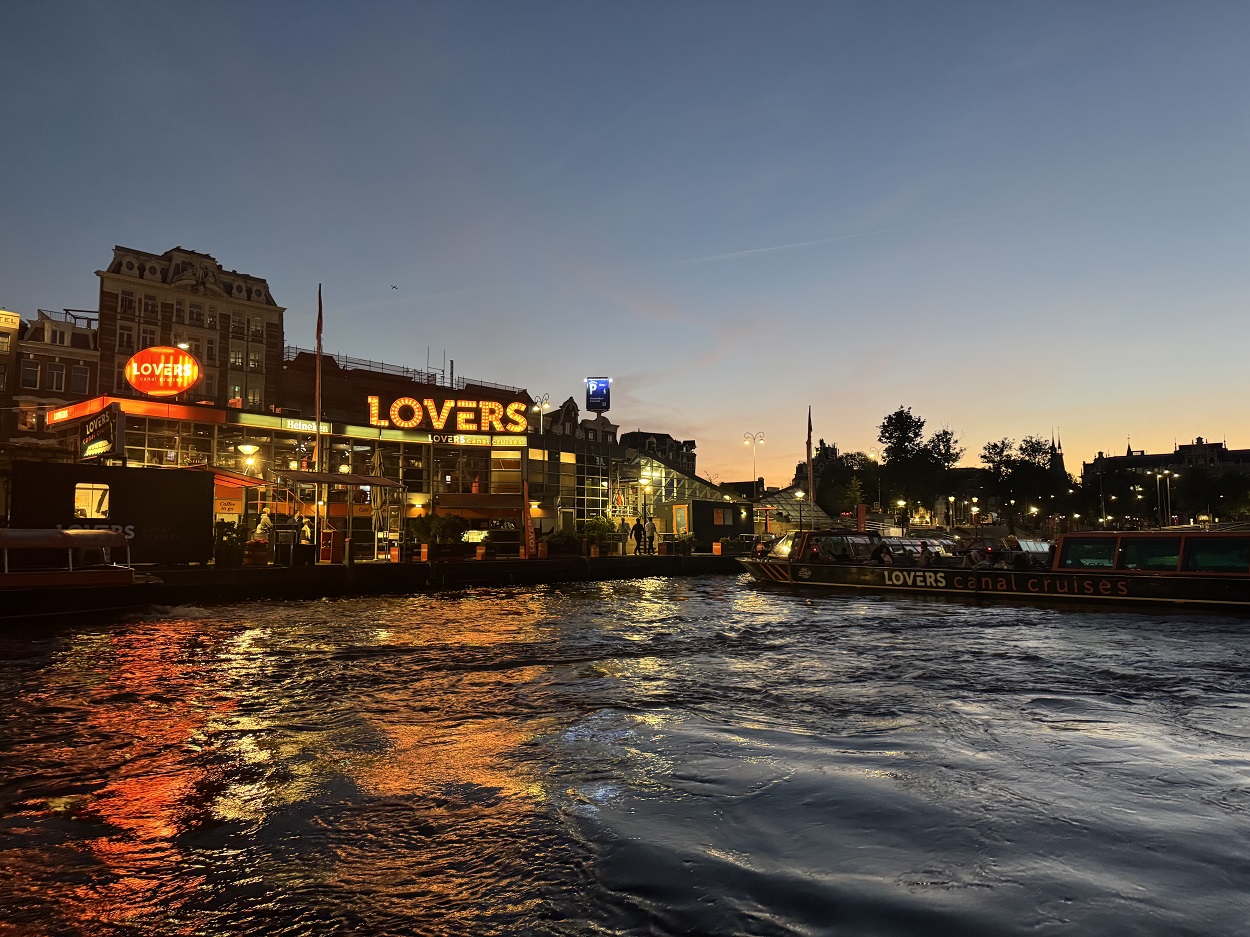 Lovers evening canal cruise Amsterdam