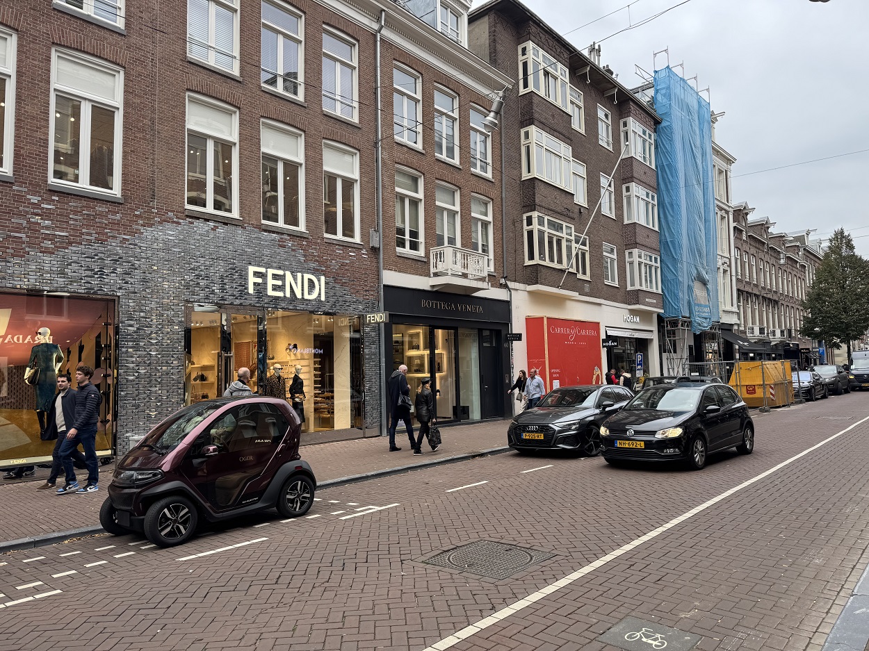 PC Hooftstraat, шоппинговая улица в Амстердаме