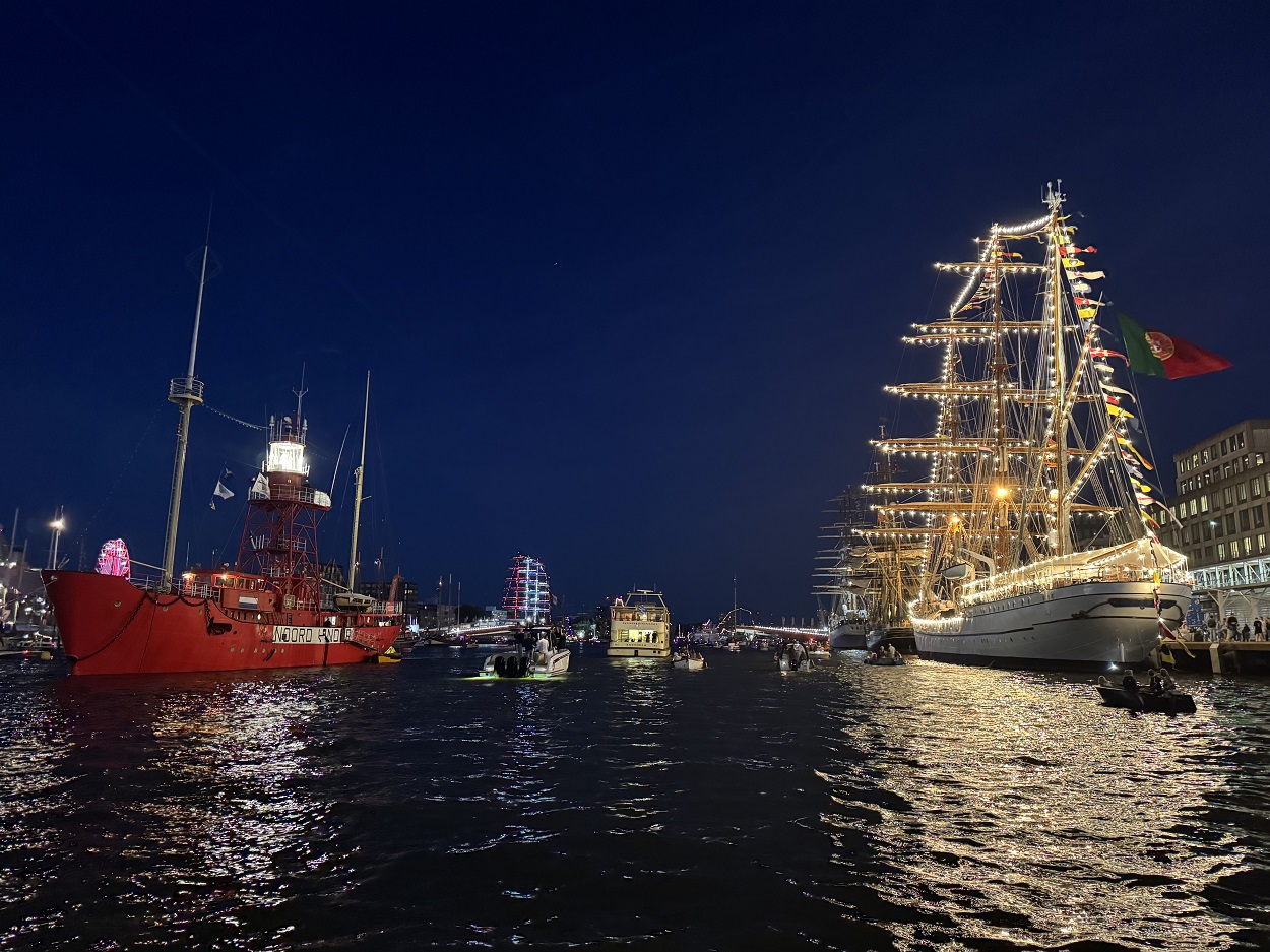 SAIL Amsterdam вечерний круиз с фейерверками