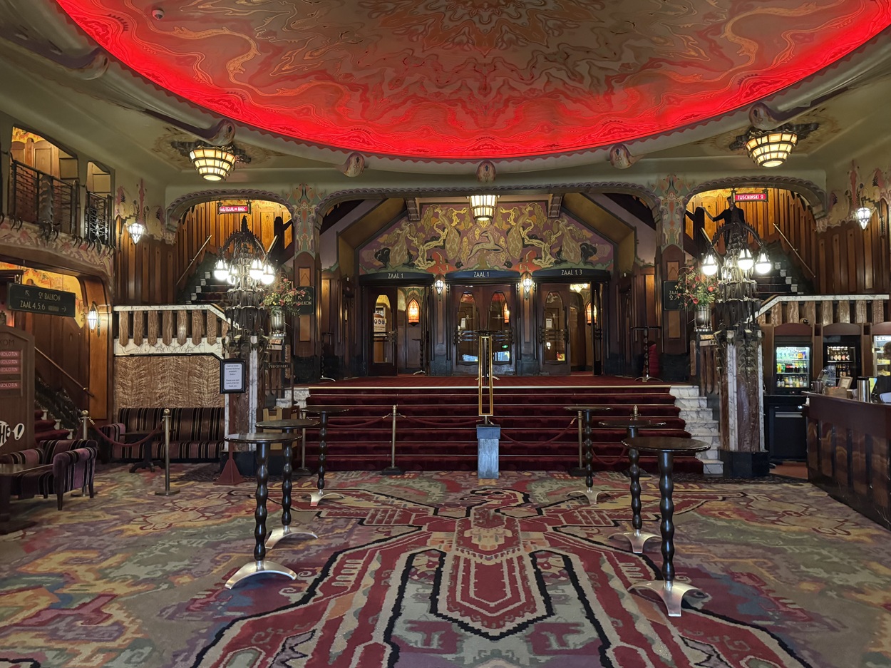 Pathé Tuschinski кинотеарт арт-деко в Амстердаме