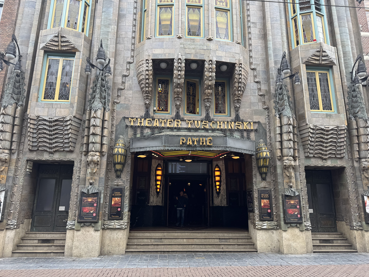 кинотеатр Pathé Tuschinski в Амстердаме